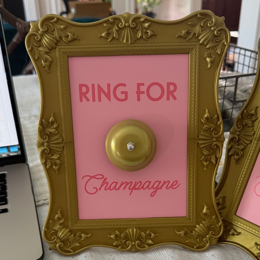 Pair of Ring For Champagne Signs - Picture 5 of 6